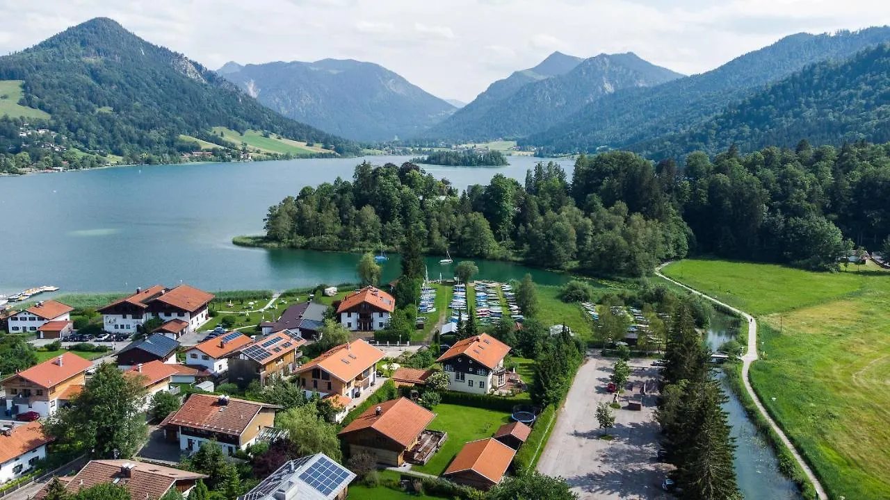 Holiday home Landhaus Direkt Am See Mit Garten, Kamin & Sauna Germany