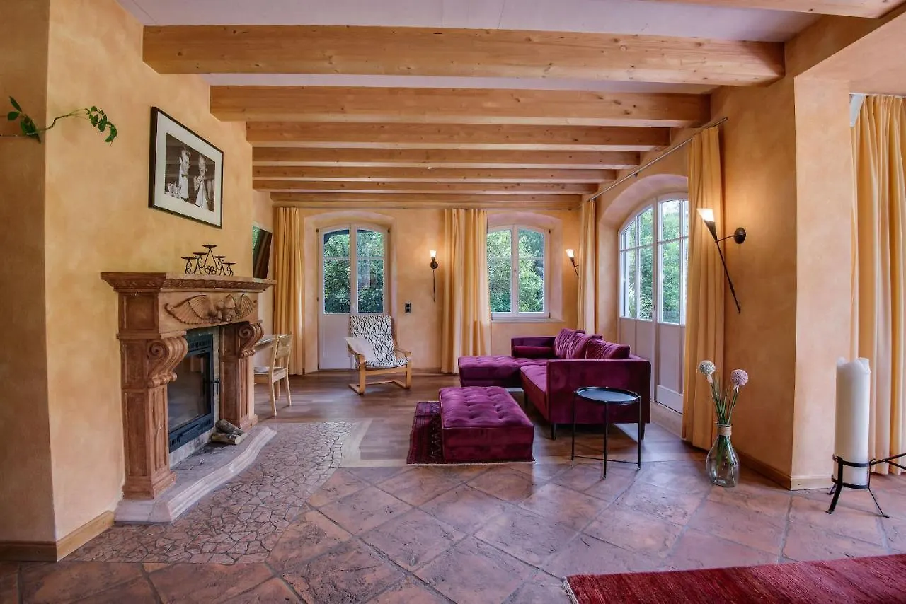 Landhaus Direkt Am See Mit Garten, Kamin & Sauna Holiday home Schliersee