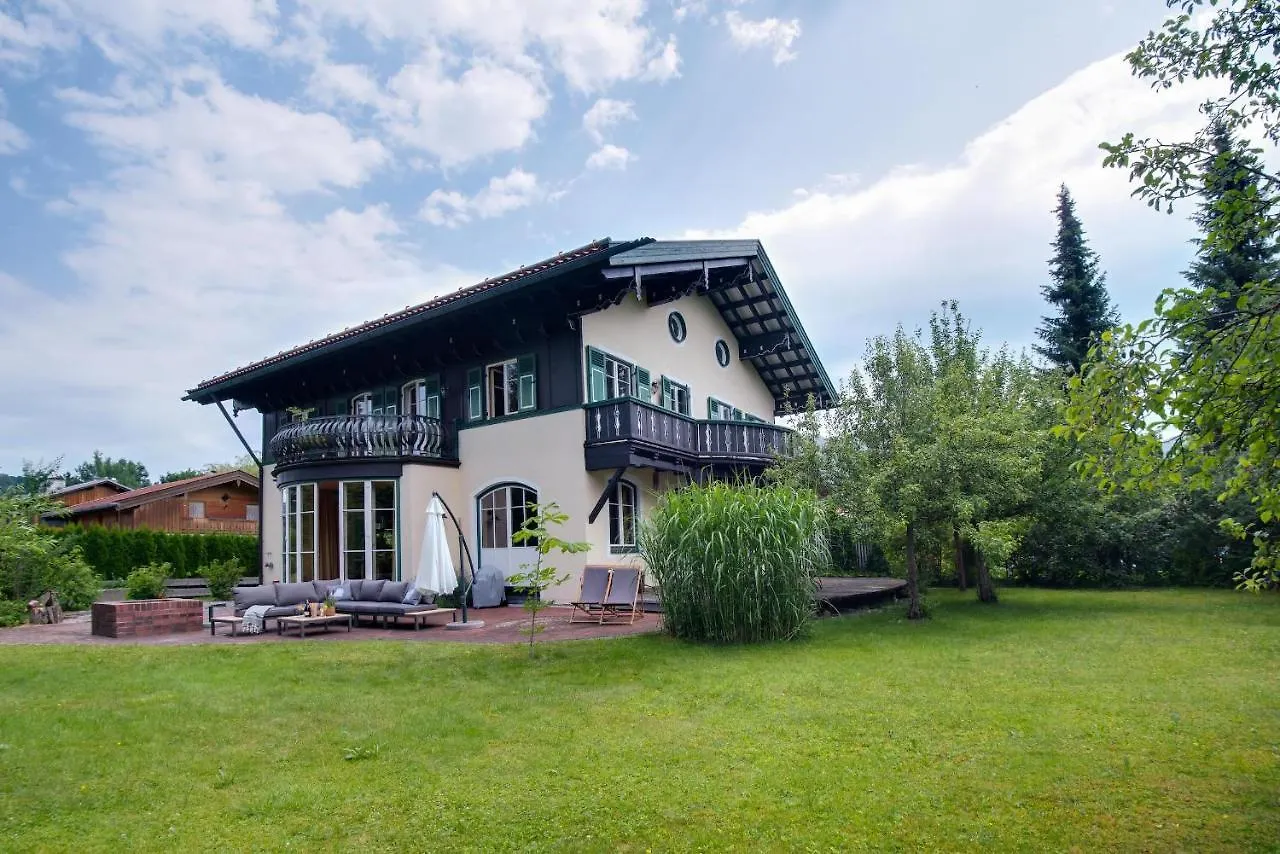 Holiday home Landhaus Direkt Am See Mit Garten, Kamin & Sauna