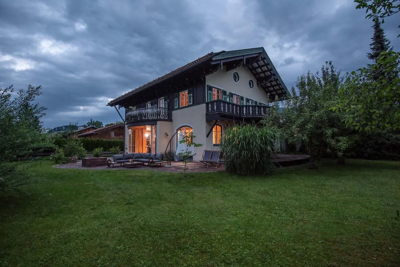 Landhaus Direkt Am See Mit Garten, Kamin & Sauna Germany